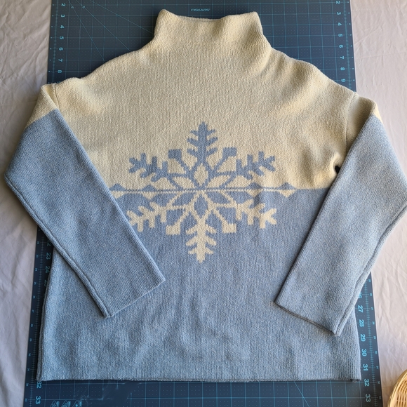 Christian Siriano Sweaters - Christian Siriano Cream and Blue Turtleneck Sweater Cozy Warm Winter Charm Snow